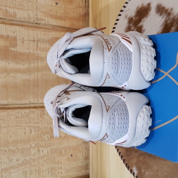 Brooks Adrenaline GTS 19 Grey Copper White Shoe Women's Size 8.5B - Picture 4 of 8